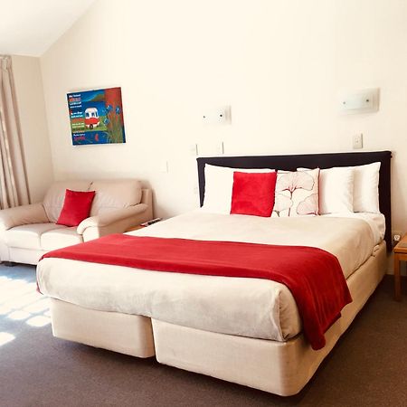 Cascades Lakefront Motel Lac Lac Taupo Extérieur photo A room at the hotel