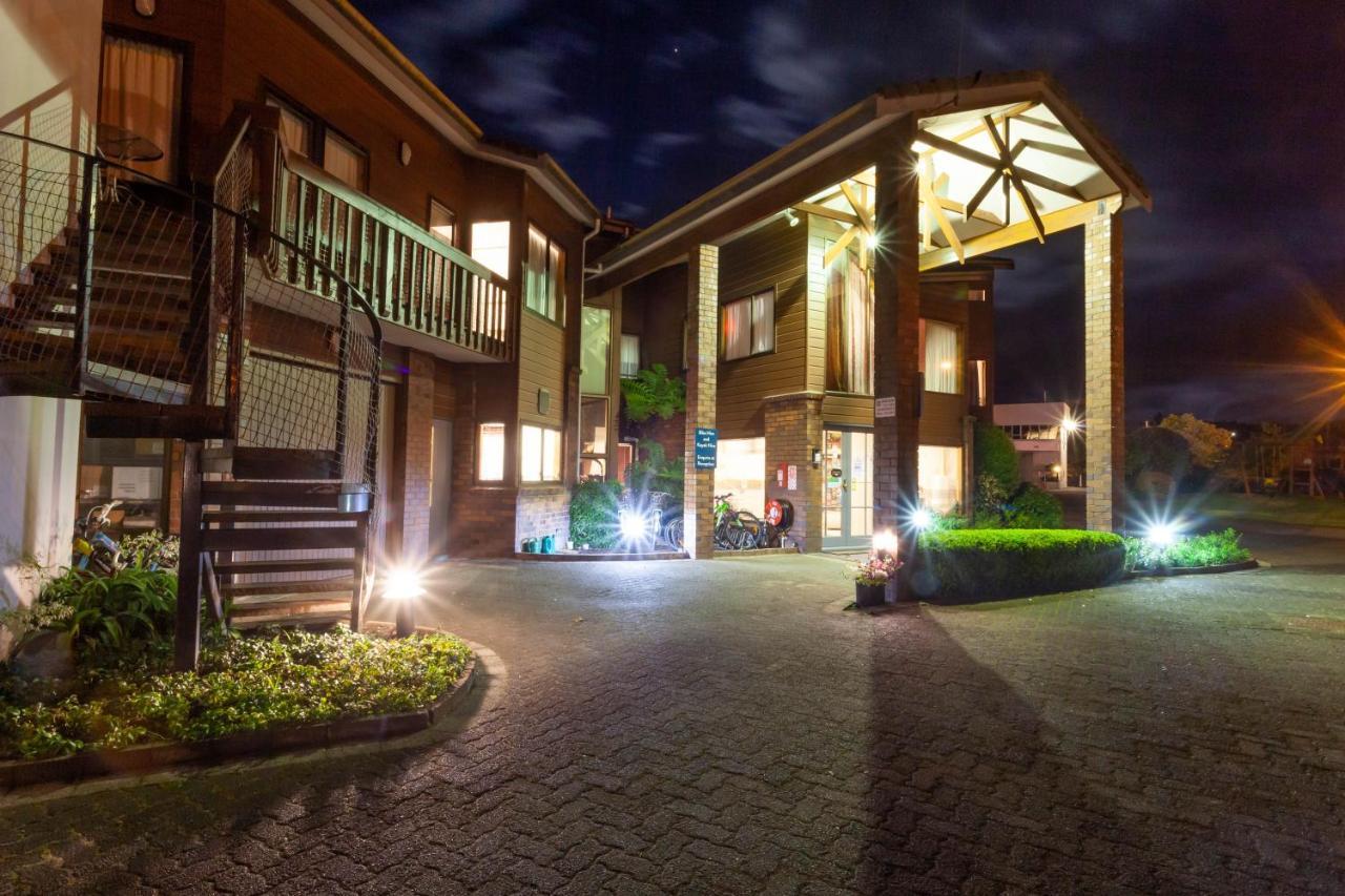 Cascades Lakefront Motel Lac Lac Taupo Extérieur photo The entrance of the hotel