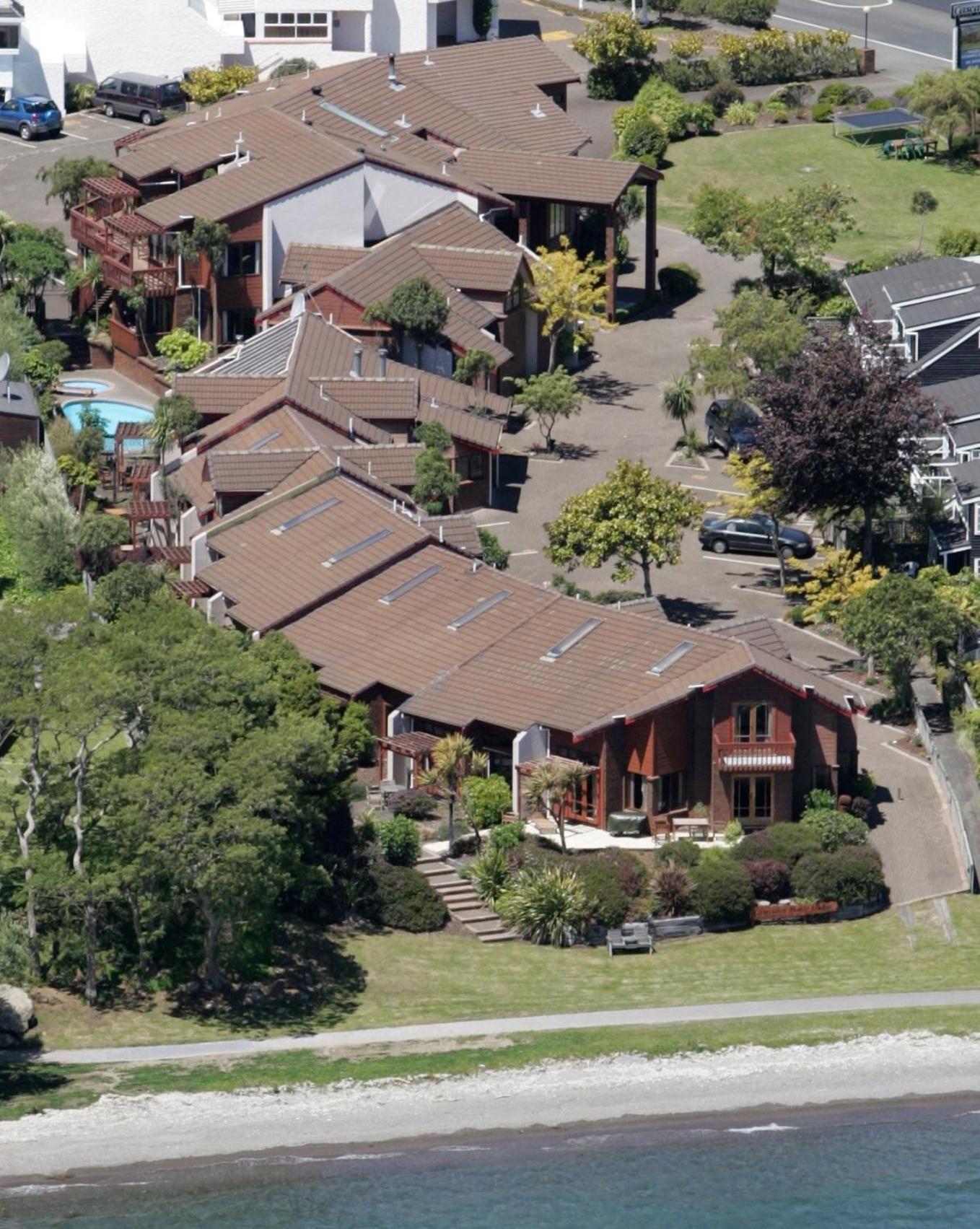Cascades Lakefront Motel Lac Lac Taupo Extérieur photo The house from the air
