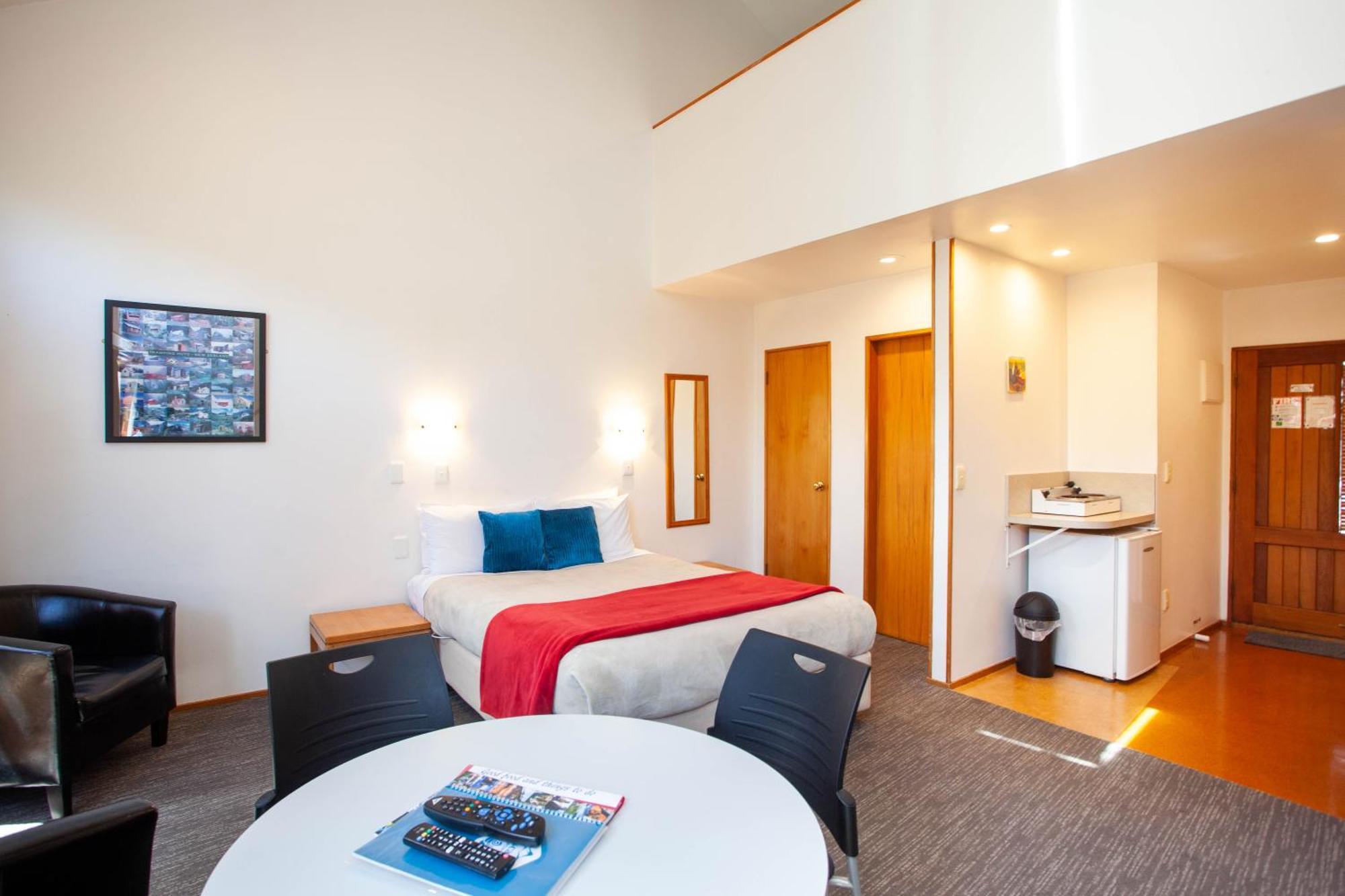 Cascades Lakefront Motel Lac Lac Taupo Chambre photo A typical studio apartment