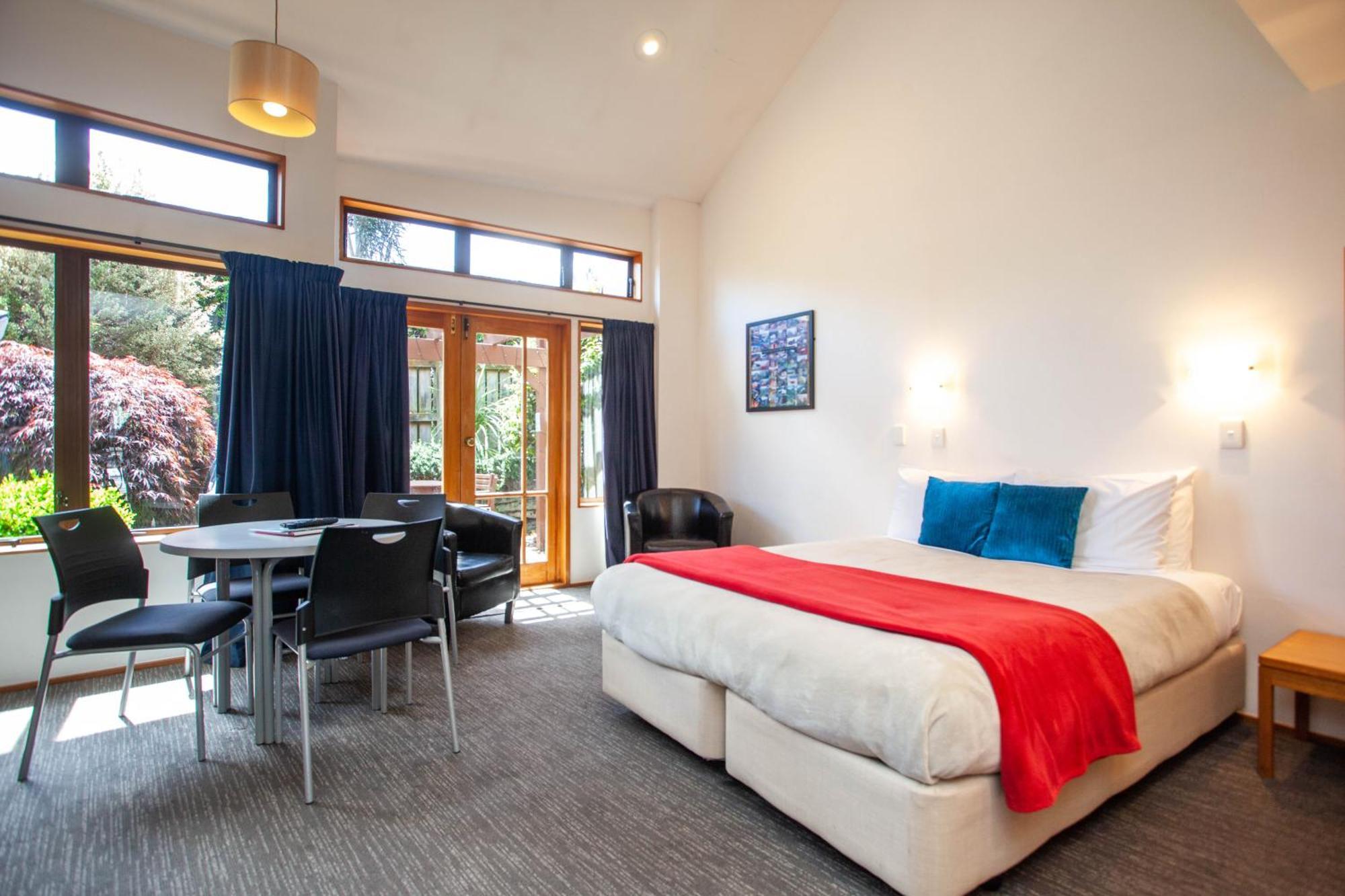 Cascades Lakefront Motel Lac Lac Taupo Chambre photo A typical studio apartment