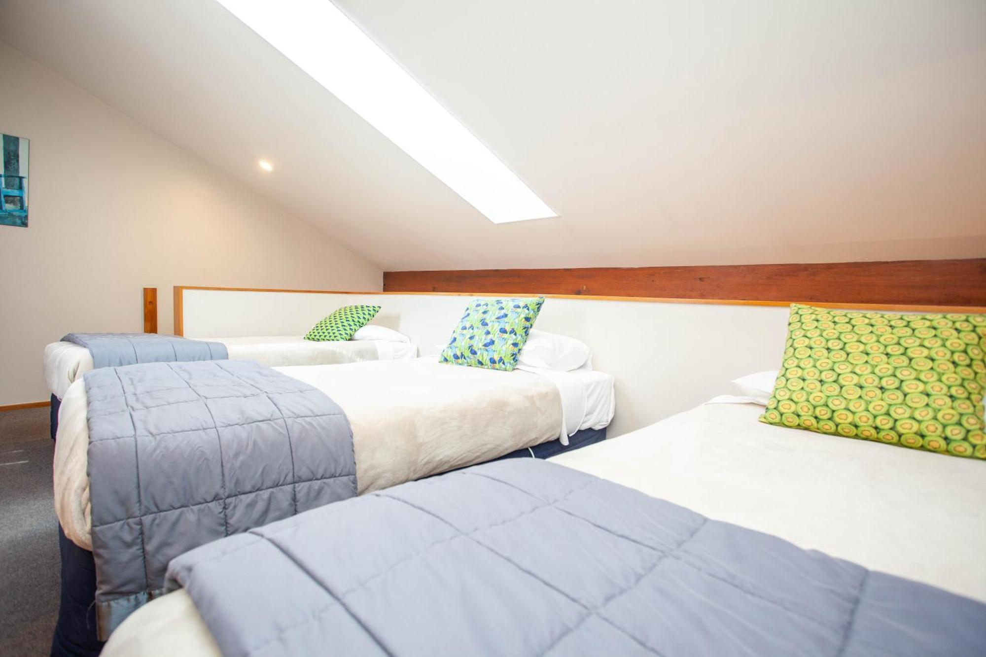 Cascades Lakefront Motel Lac Lac Taupo Chambre photo A room at the hotel
