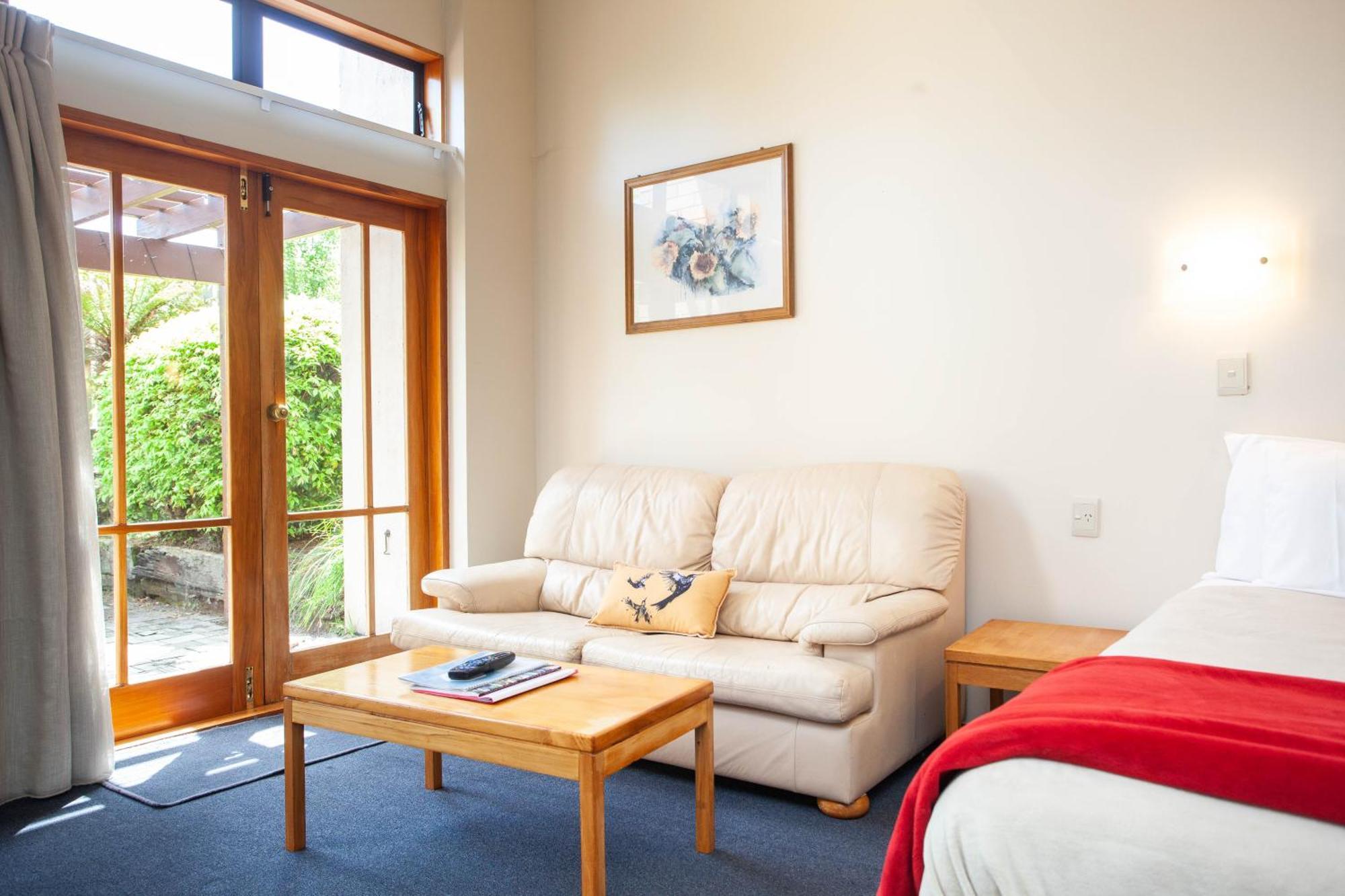 Cascades Lakefront Motel Lac Lac Taupo Chambre photo A typical room at the hotel