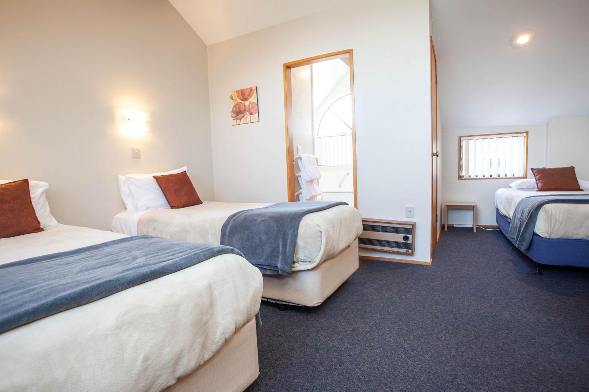 Cascades Lakefront Motel Lac Lac Taupo Chambre photo A typical motel room