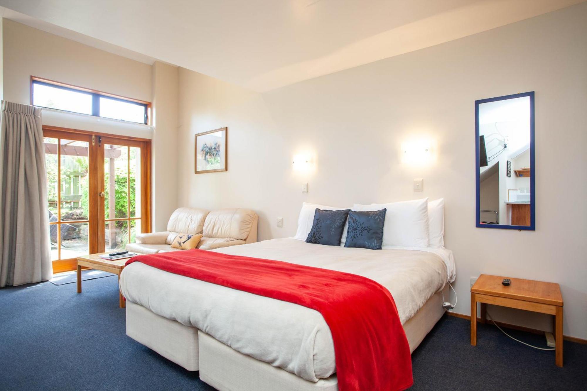 Cascades Lakefront Motel Lac Lac Taupo Chambre photo A typical studio apartment
