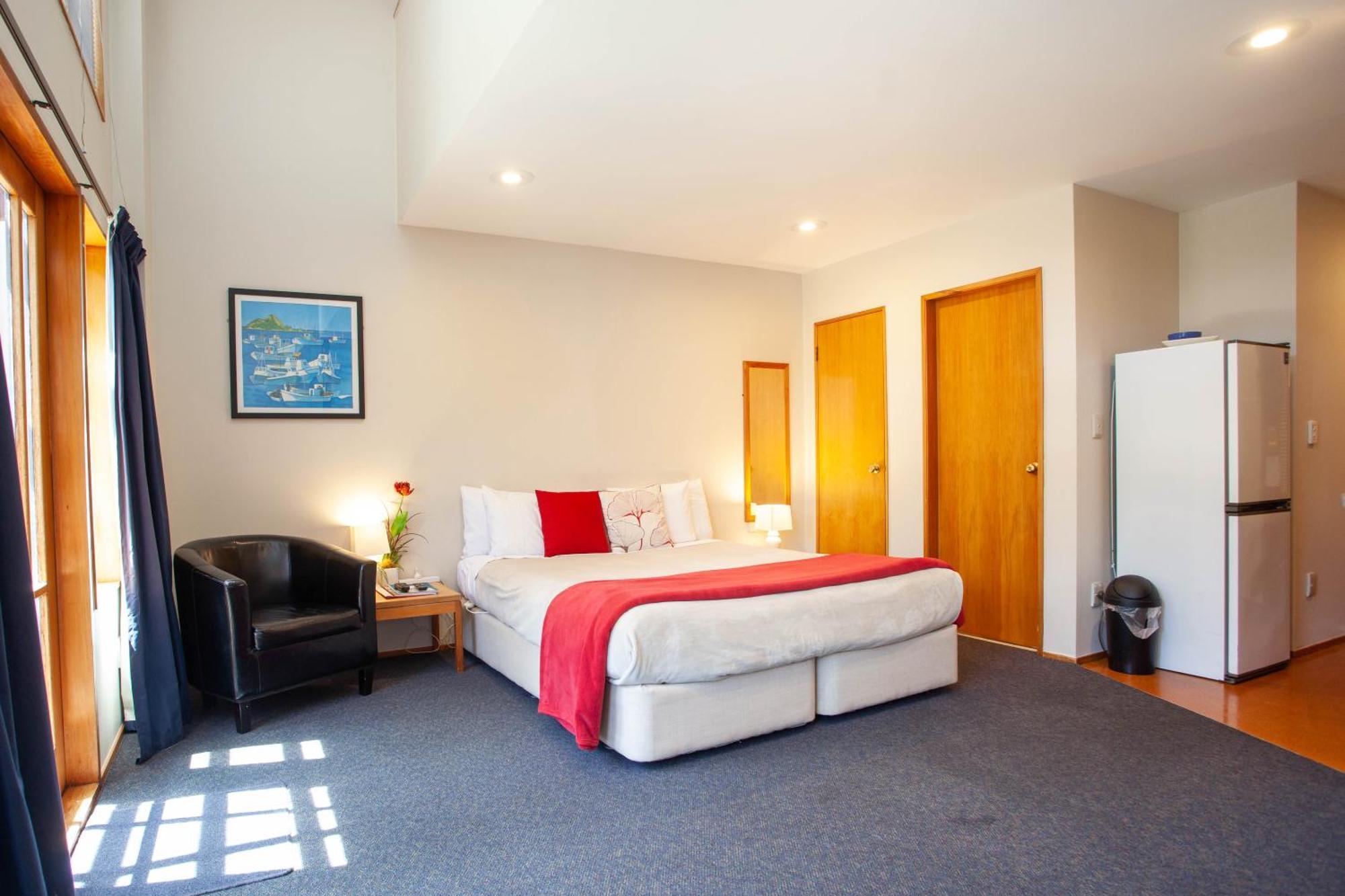 Cascades Lakefront Motel Lac Lac Taupo Chambre photo A typical studio apartment