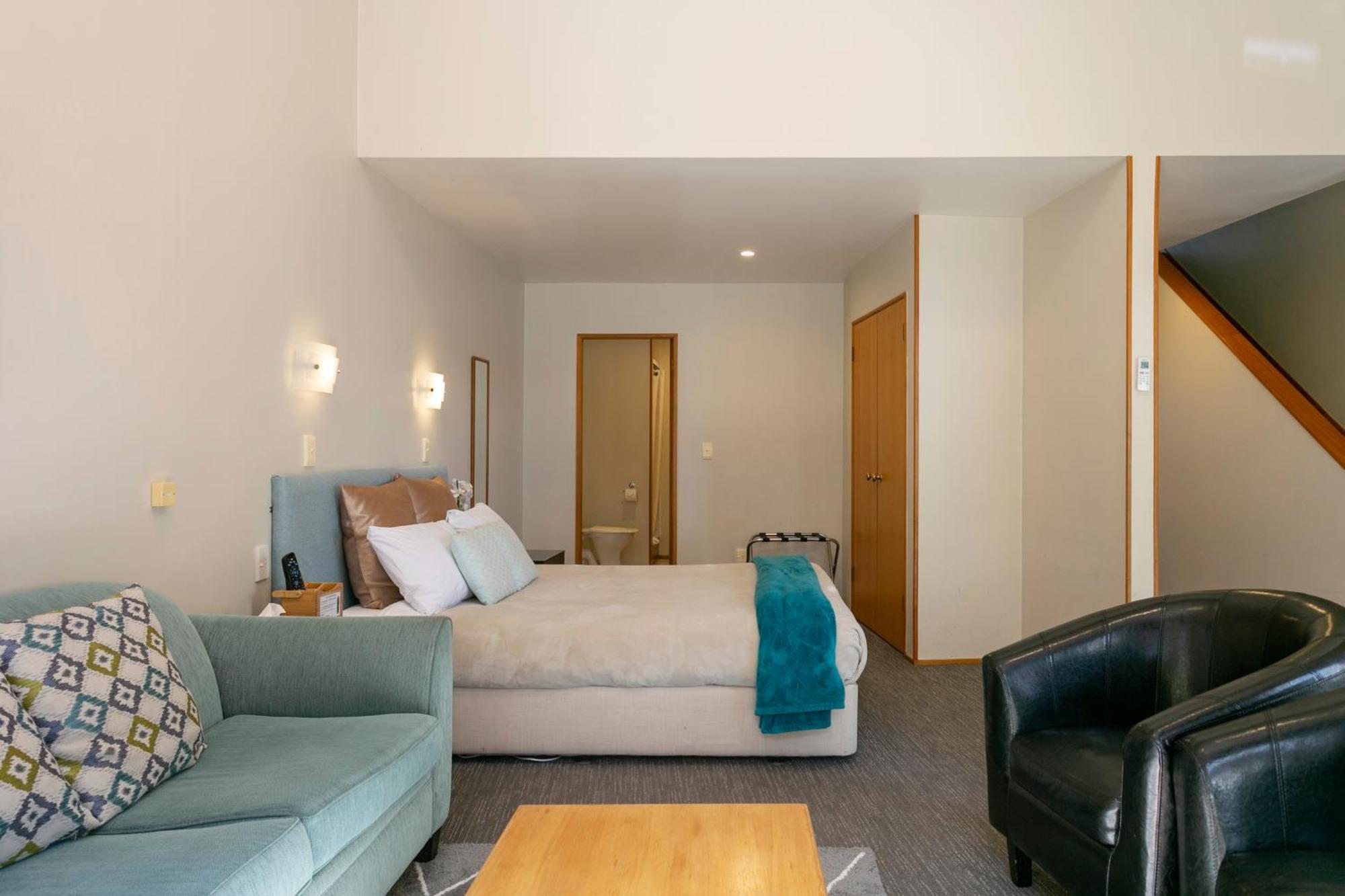Cascades Lakefront Motel Lac Lac Taupo Extérieur photo A typical studio apartment