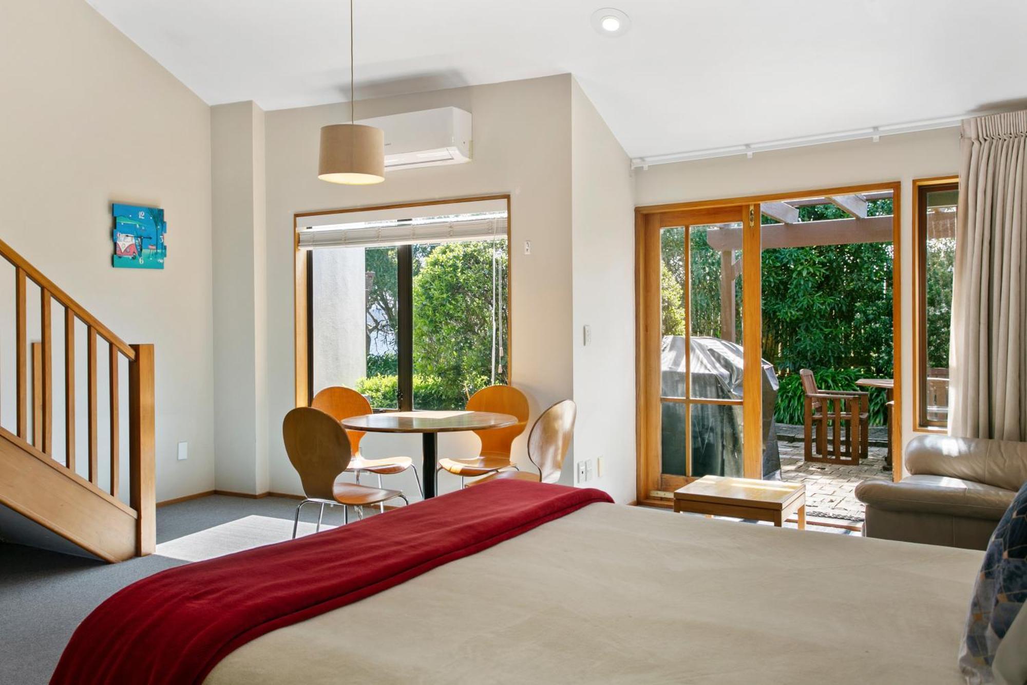 Cascades Lakefront Motel Lac Lac Taupo Extérieur photo A typical studio apartment