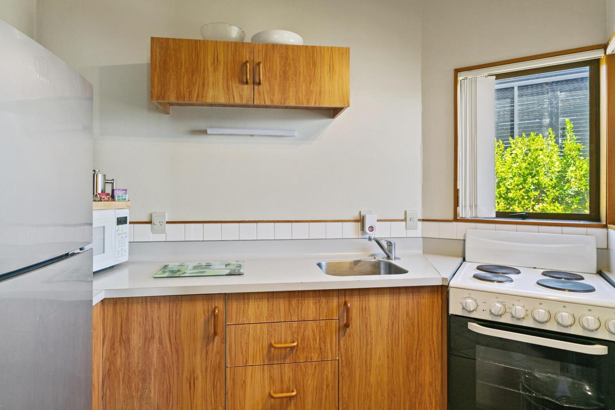 Cascades Lakefront Motel Lac Lac Taupo Extérieur photo A kitchen in a student flat