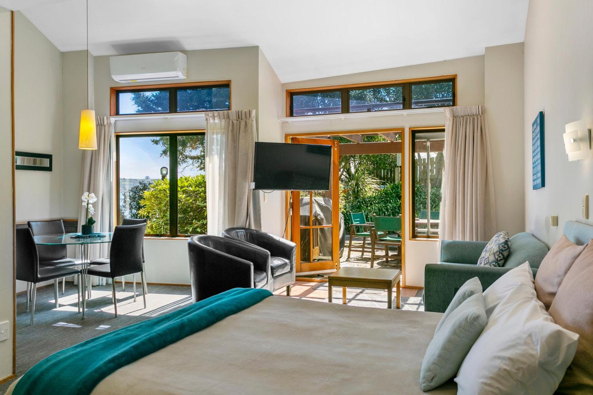 Cascades Lakefront Motel Lac Lac Taupo Extérieur photo A suite at the hotel