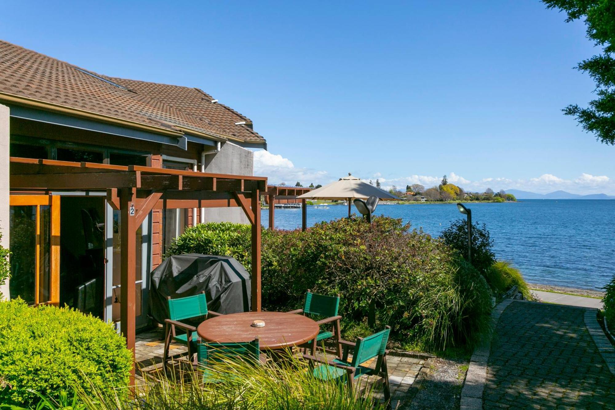 Cascades Lakefront Motel Lac Lac Taupo Extérieur photo A view of Lake Taupo from the hotel