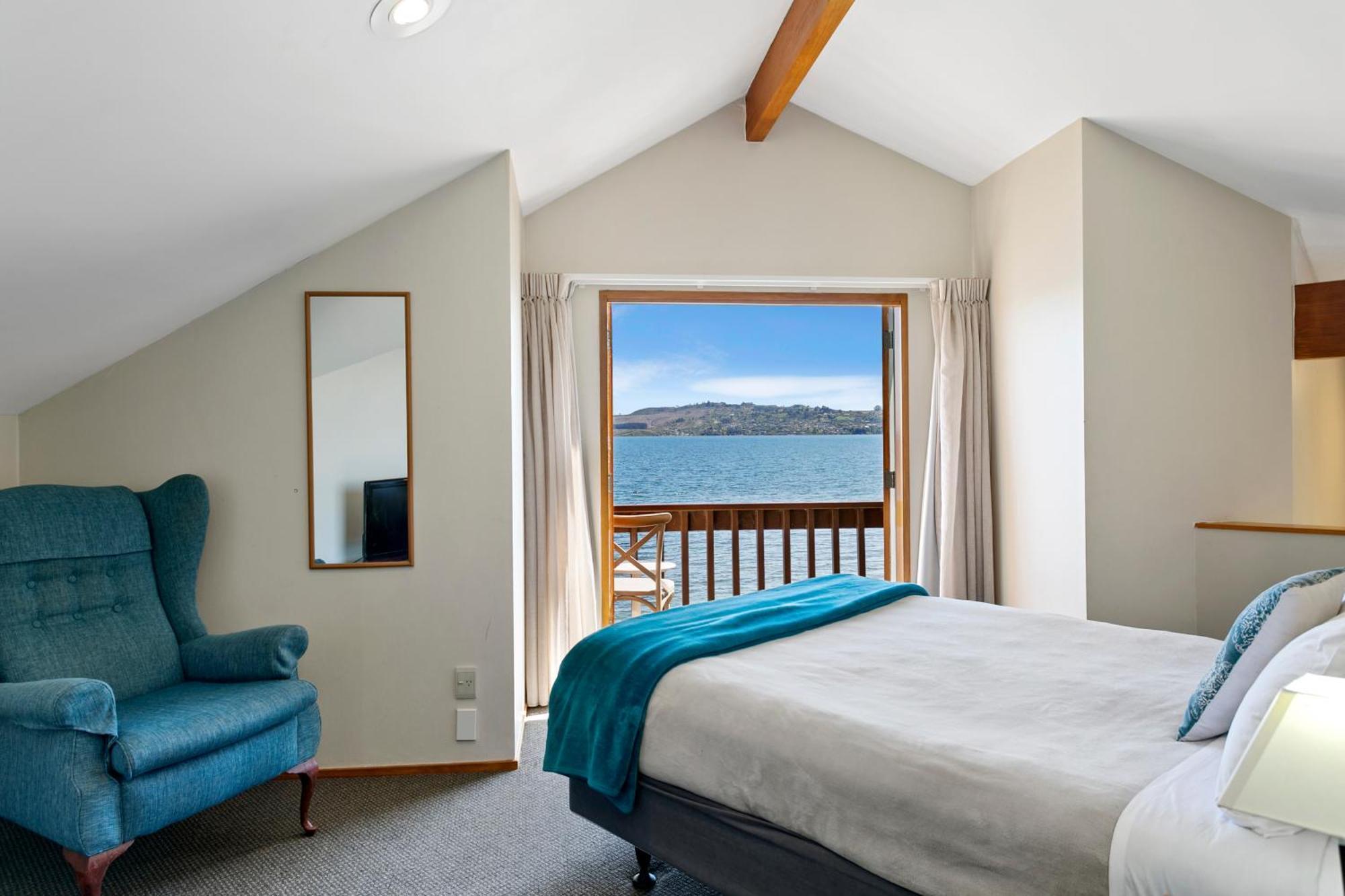 Cascades Lakefront Motel Lac Lac Taupo Extérieur photo A bedroom at the hotel