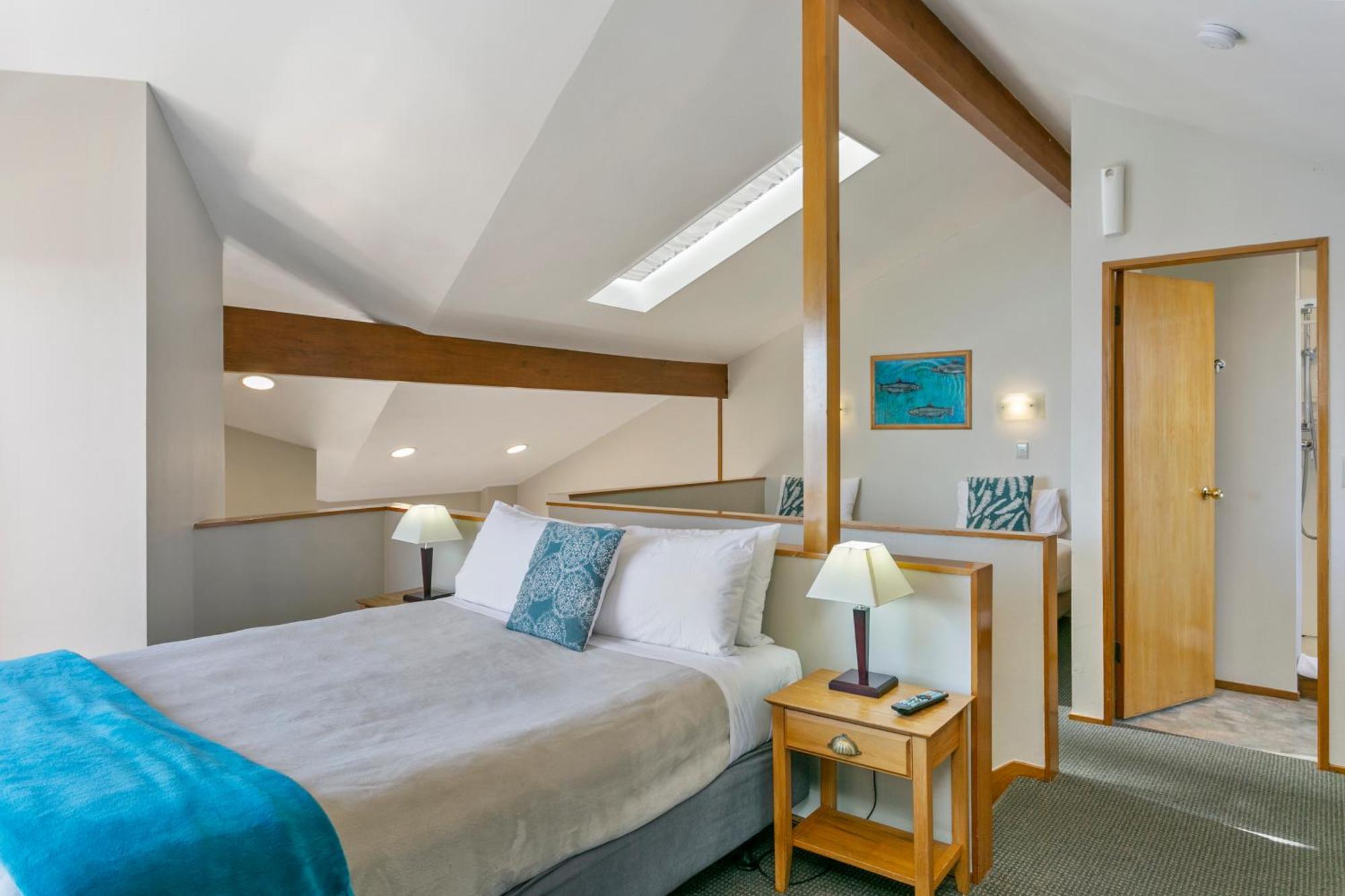 Cascades Lakefront Motel Lac Lac Taupo Extérieur photo A bedroom at the hotel