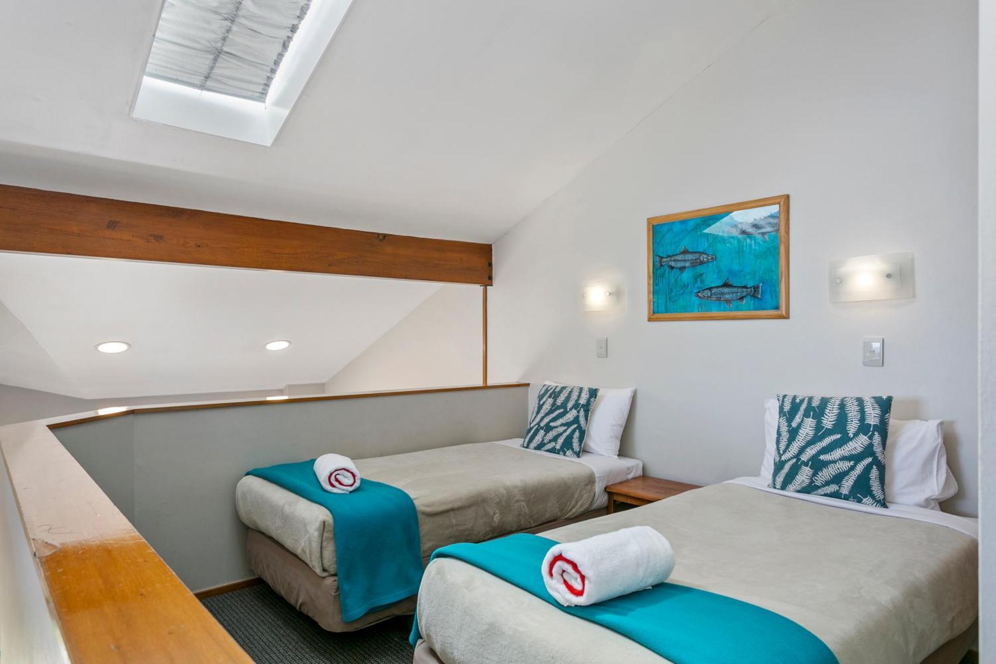 Cascades Lakefront Motel Lac Lac Taupo Extérieur photo A room at the hotel